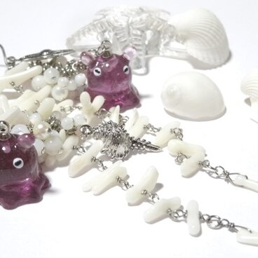 【ぶどう色】メンダコのアシンメトリーロングピアス