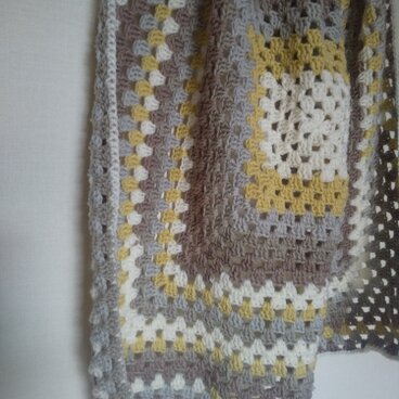 イエロー×ブラウンカラーのブランケット