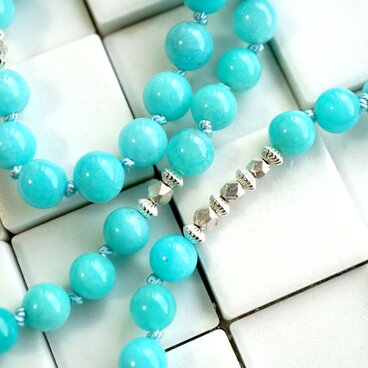 エメラルドグリーンがきれい！！アマゾナイトネックレス