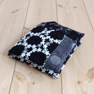 刺繍　パッチワークの携帯ティッシュケース　BOXティッシュから詰替え　ペーパータオルケース　モノトーン　557