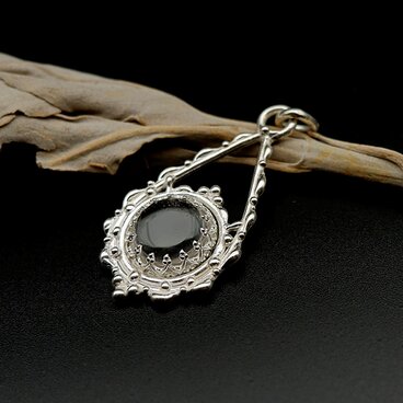 乙女鉱山水晶のデザインペンダント　～国産鉱物～　天然石アクセサリー　一点物　macari