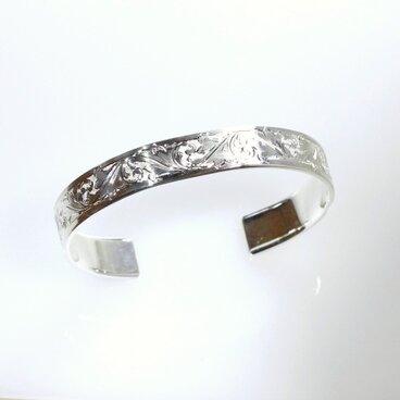 Sv925 手彫り・アラベスク柄バングル 10㎜幅