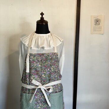 フラワープリント柄のカフェエプロン(085)