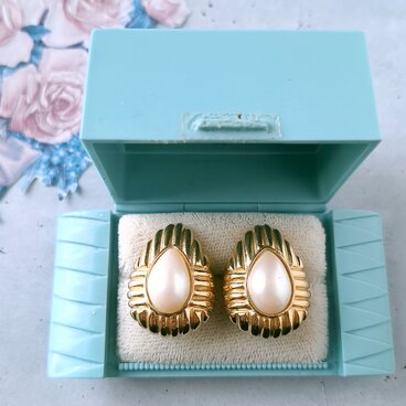 《Richelieu》 gold fauxpearl drop リシュリュー ヴィンテージイヤリング