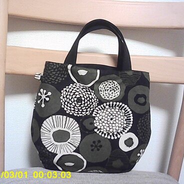 ぽたぽた花＊綿麻キャンパスプリント/小さな手提げ・カーキ色の丸底