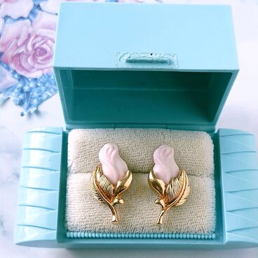 《Avon》 “Genuine Porcelain Rose” エイボン ヴィンテージピアス