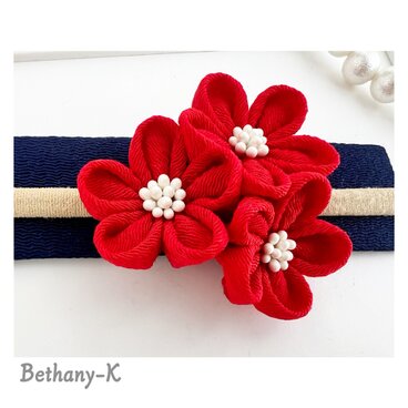 お宮参りやお食い初めに◆小花が可愛い和モダン髪飾りミニ(下がりなし)◆赤色の自分でもママでも簡単につけられるつまみ細工