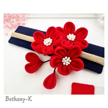 お宮参りやお食い初めに◆小花が可愛い和モダン髪飾りミニ(下がり付き)◆赤色の自分でもママでも簡単につけられるつまみ細工