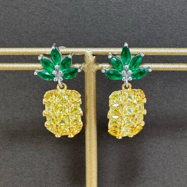 １日の気分が楽しく輝く日になる♡女っぷりアップ⤴揺れる♪パイナップルピアス