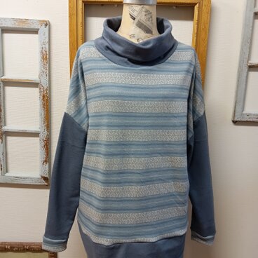 ゆったりニット❤️デザインボーダーニットの首ゆったりタートルネックのドルマントップス　水色グレー（サイズL〜L L）