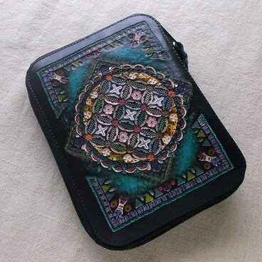 レザーブックカバー　ラウンドファスナータイプ　文庫サイズ