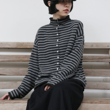 ベーシックなのに“ちょっと違い”が光る、大人のボーダーカーディガン　ウールカーディガン　 251210-1