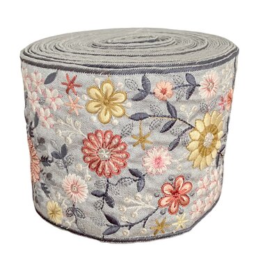 インド刺繍リボン50cm切り売り スザニフラワー グレー地 10.0cm幅 花 花柄 花畑 HC R-0830
