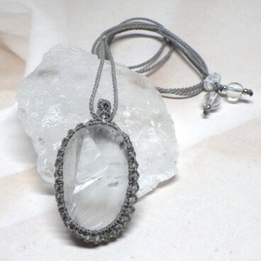 ワイルドエッジ・クリスタルネックレス