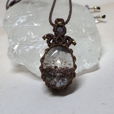 自然の美を纏う『ガーデンクォーツネックレス』