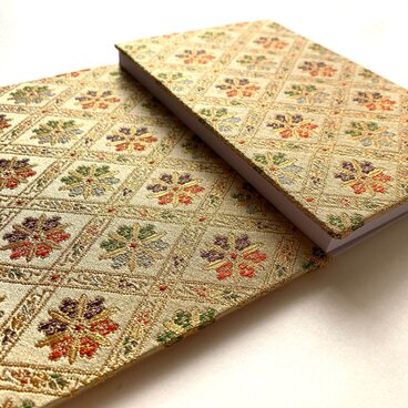 『光彩十字 』　金襴織物御朱印帳　B6 大判サイズ　花十字　菱紋様　オリエンタル柄　幾何学模様　ゴールド　金　桐生織物