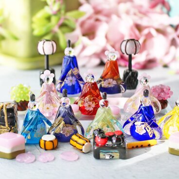 早割セール(～12/30)2026年ひな祭り＊とんぼ玉ひな人形 ガラスのミニチュア雛人形・三人官女と五人囃子