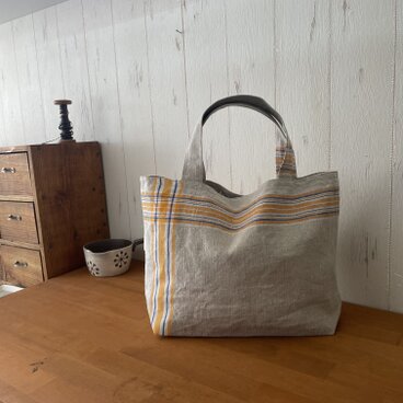 アンティークリネンマングルクロス　幅広の黄色×青×白ラインのトートバッグ
