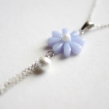 レジンアート　お花とコットンパールとフリンジのペンダント〈氷点〉