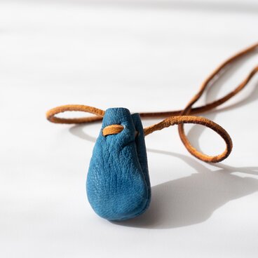 yoki  藍染巾着首飾り　牛革　ネックレス　ペンダント　224824