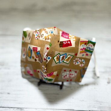 tiotioプレミアム加工　立体マスク　子供用Ｍ　【和柄・駄菓子】