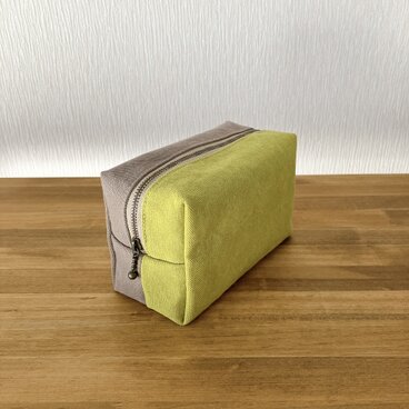 ウォッシュ加工帆布のボックスポーチ(シナモン×うぐいす）