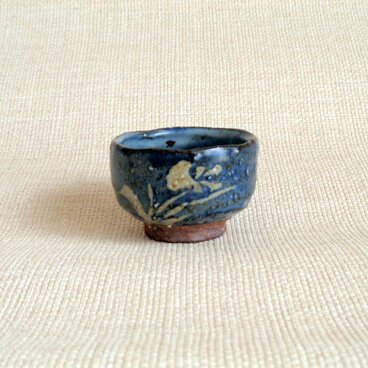 酒器 (抜絵 花紋)