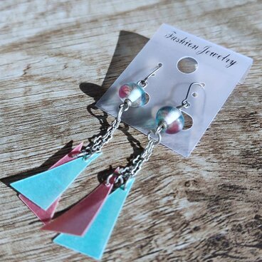 ★送料無料中★　とんぼ玉　ひらひらピアス