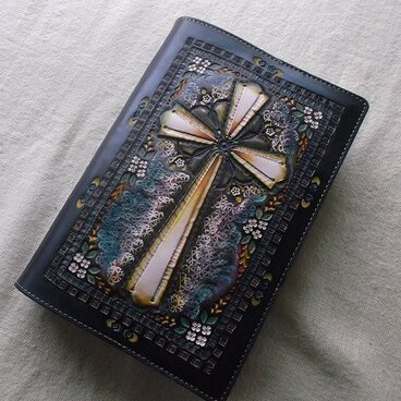 単行本サイズブックカバー  牛革　刻印＆拭き染め