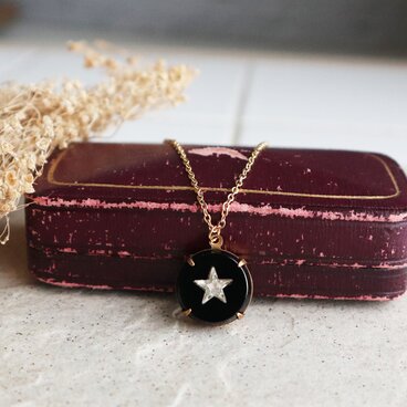 西ドイツ製ヴィンテージ！ブラックスターストーンのネックレス　金アレ対応