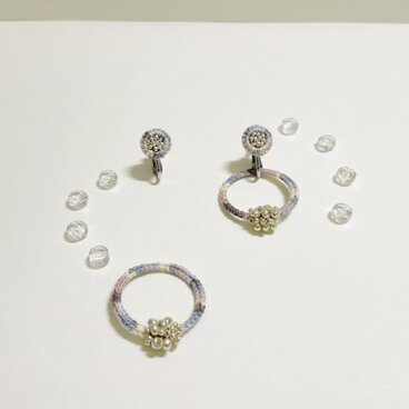 【付け外せるイヤリングo-raka】ﾌﾗﾝｽ刺繍糸 2way 金属ｱﾚﾙｷﾞｰ対応 ｼｬﾎﾞﾝ玉