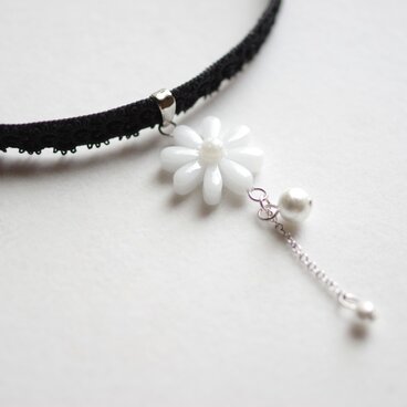 【受注製作】レジンアート　お花とタティングレースとベルベットリボンのチョーカー〈雪国〉