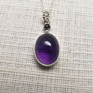 濃い紫のザンビア産アメシストペンダント