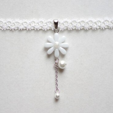 【受注製作】レジンアート　お花とタティングレースとサテンリボンのチョーカー〈雪国〉