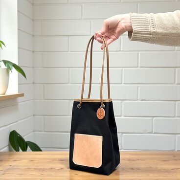 nico：ブラック×ベージュ（撥水加工ナイロン素材×イタリアンレザー巾着バッグ）受注製作