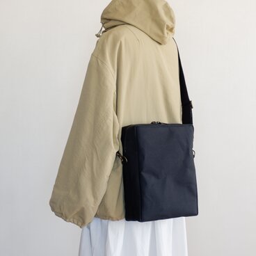 ショルダースクエア タテ 黒 / 6号帆布
