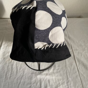 男女兼用リバーブルニット刺繍ちくちくドット帽子　黒紺オフＦ