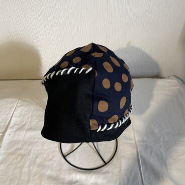 男女兼用リバーブルニット刺繍ちくちくドット帽子　紺茶Ｆ