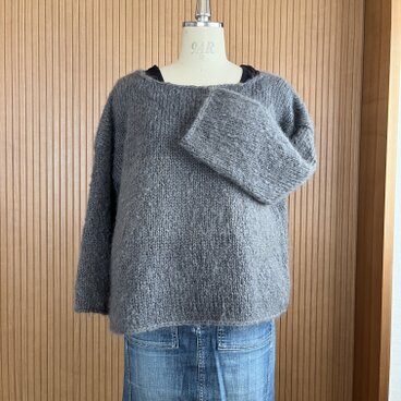 モヘアのハンドニットプルオーバー｜軽やかな編み地