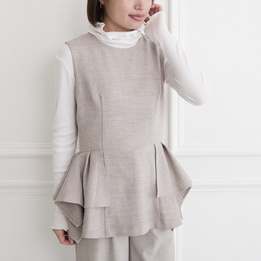 普段着〜フォーマルにも1年中着まわせる タックフレアラッフル ノースリーブトップス / 3サイズ　ベージュ　0750BE