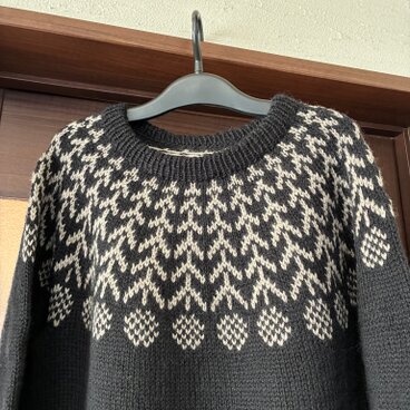 お花の丸ヨークセーター  (送料込み)