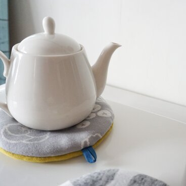 まん丸鍋敷き＆鍋つかみ（木の実柄）