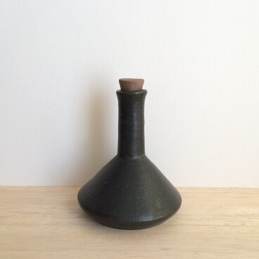 フラスコ型一輪挿し（三角・黒）