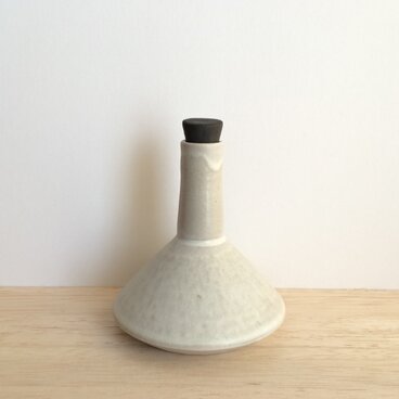 フラスコ型一輪挿し（三角・白）