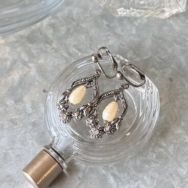 YA222-【 AVON 】エイボン・ヴィンテージイヤリング 1990's " Romantic Renaissance "