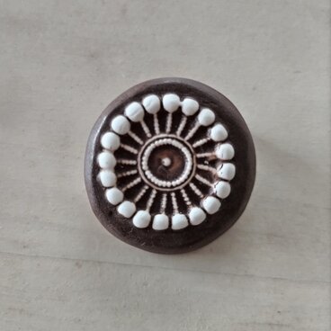 ヴィヴィッドなブローチ・ブラウン　