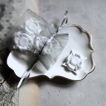 12月をめぐるアロマサシェ アロマストーン ■ オーガンジー巾着入り 小さな紋章 ■ 12デザインから選んで