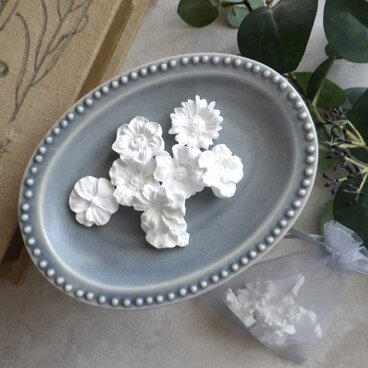 11種類の花を集めた アロマサシェ ■ アロマストーン オーガンジー巾着入り