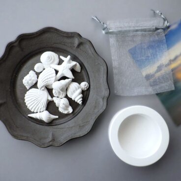 小さな貝殻のアロマサシェ ■ アロマストーン オーガンジー巾着入り ■ ポットは追加オプション