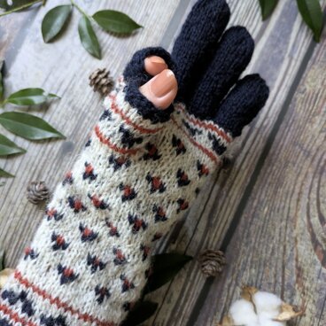 冬の休日〜紺と赤と白の模様編みのスマホ対応手袋